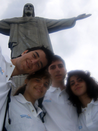 Los cuatro granadinos bajo el Cristo del Corcovado