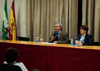 Ángel Cobo imparte una conferencia en el XXV aniversario del IES JMR de Motril