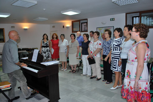 Momento de uno de los ensayos semanales que realizan lunes y miércoles en el Santuario del Perpetuo Socorro 