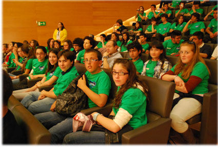 Por la mañana los alumnos fueron recibidos por las autoridades y realizaron experimentos 