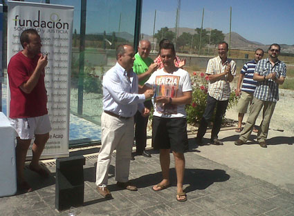 Entrega de trofeos en el torneo de fútbol 7