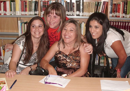 Mª Jesús, junto a un grupo de amigas