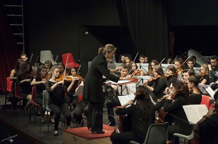 Inmaculada Ferro al frente de la Orquesta del Conservatorio/ TATIANA CARRETERO 