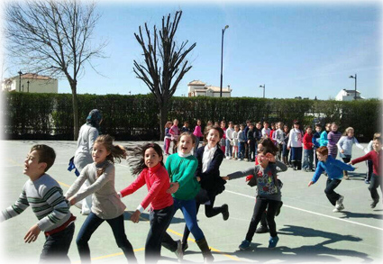 Los escolares disfrutan de las actividades organizadas con motivo del el Día Mundial para la Eliminación de la Discriminación Racial