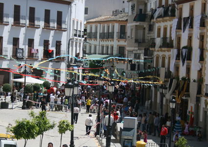 Ambiente en la plaza de los Remedios con motivo del Día de la Cruz, 2010