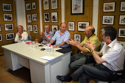 Antonio Funes recibe los aplausos de sus amigos y paisanos/A. ARENAS