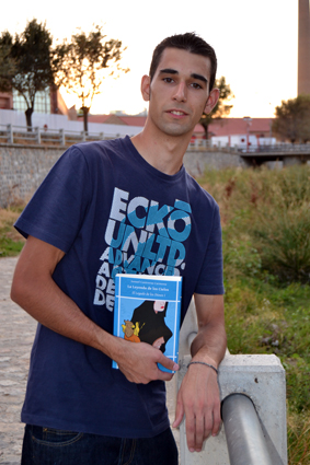 Ismael ha tenido la oportunidad de presentar ‘La leyenda de los Cielos’ en la biblioteca de Huétor Santillán y en el IES Albaizín 