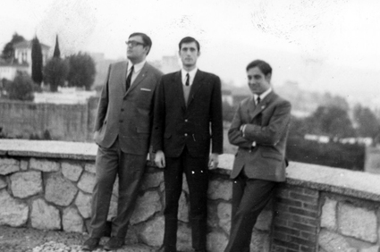 Paco García Espínola junto a Manuel Ramírez Burgos y con Manuel Titos, en el Mirador de San Cristóbal 