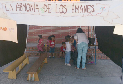 Stand de la armonía de los imanes 