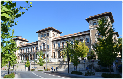 Antigua Escuela Normal de Magisterio, actual sede de delegaciones territoriales de la Junta 