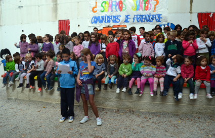 Momento de la lectura del texto de bienvenida y explicativo del proyecto de Comunidades de Aprendizaje 