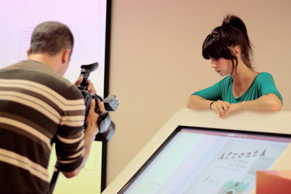 Alumnos de la Escuela de Arte de Granada en una de las sesiones fotográficas