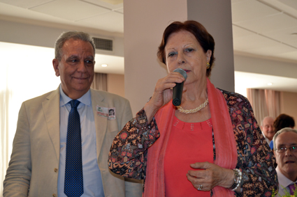 Antonio Luis y María Luisa Calvo en el momento en el que ésta dirige unas palabras de agradecimiento a los organizadores del encuentro 