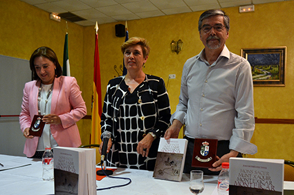 Sandra García, Remedios Moraleda y Juan Rodríguez Titos en la presentación de 'Montejícar'./A. A.