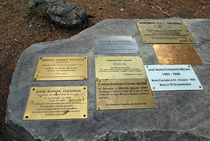 Placas en el barranco de Víznar /A.A.