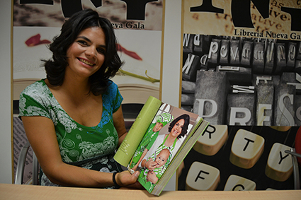 Odile Fernández con su  libro 'Mis recetas de cocina anticáncer' /A.A. 
