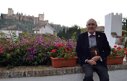 El novelista en el Carmen Abén Humeya/ A.A.