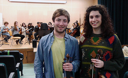 Antonio J. Gómez y Alba García, solistas del concierto de presentación, en uno de los ensayos/A.A. 