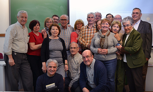 Antonio Espinosa Úbeda con sus alumnos del Aula de Mayores de la Universidad/A.A.