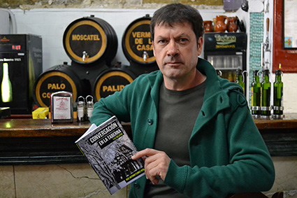 José Antonio Flores presenta en Nueva Gala su libro ‘Conversación en la taberna y 41 relatos’