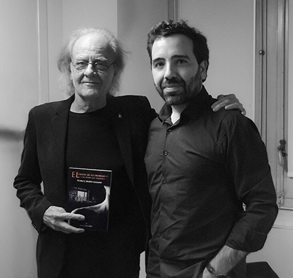 Pedro Marín junto a su admirado Luis Eduardo Aute/FACEBOOK DEL AUTOR