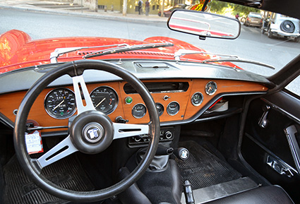 juan-jimenez-y-su-triumph-spitfire-salpicadero2