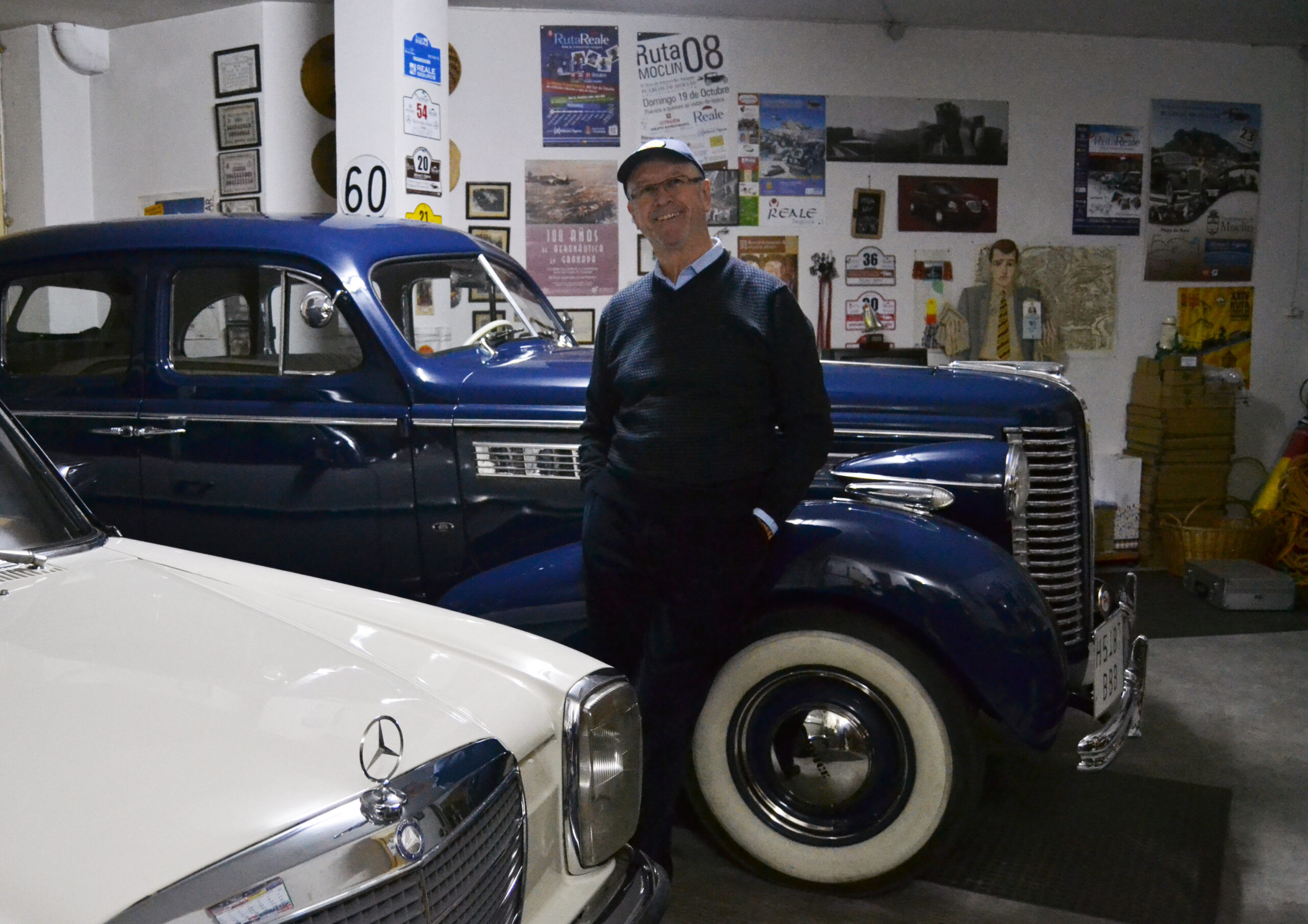 Vehículos singulares, 89: Alfonso Fígares, su Buick de 1937 y un Mercedes 240D de 1973 y su minimuseo