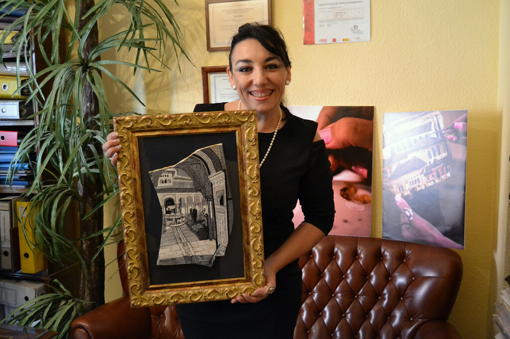 Mariajose Muñoz Rubio presenta el 17 de enero, en el Centro Artístico de Granada su colección de obras “Granada, versos en piedra” 11/01/2017 FOTO: ANTONIO ARENAS