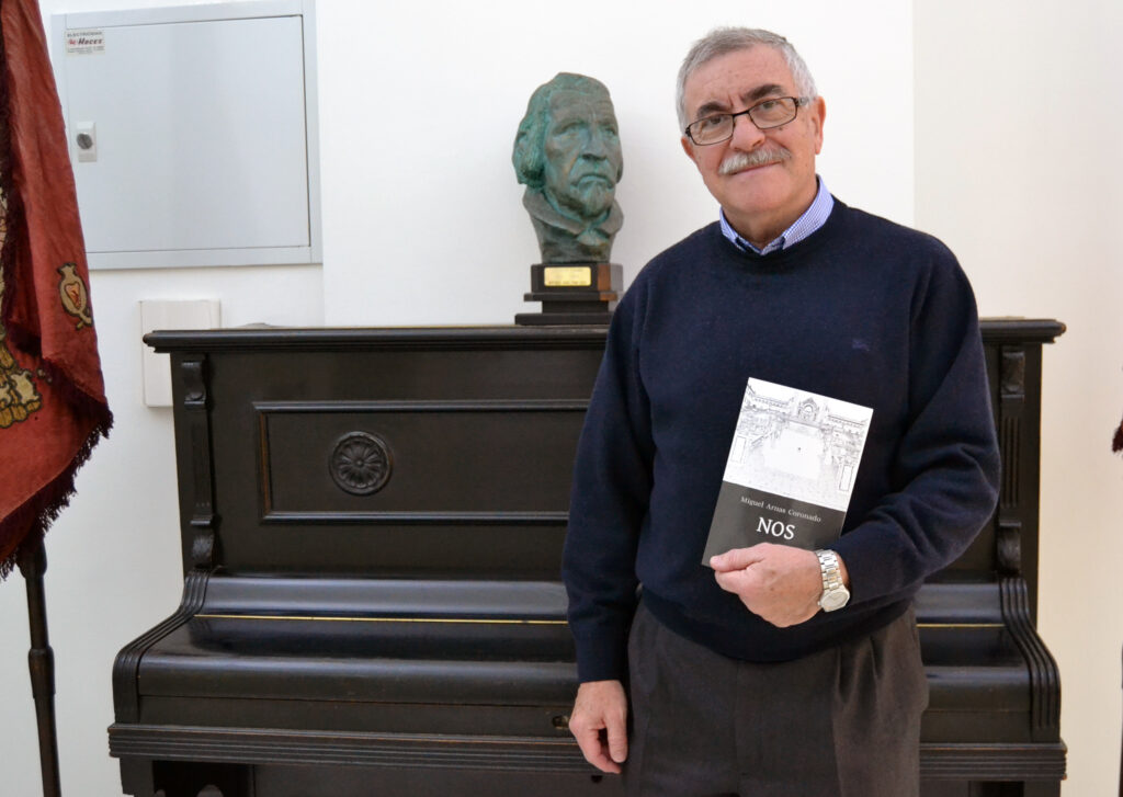 Miguel Arnas, presenta su nueva novela 'Nos' en el Centro Artístico 15/12/2015 FOTO: ANTONIO ARENAS