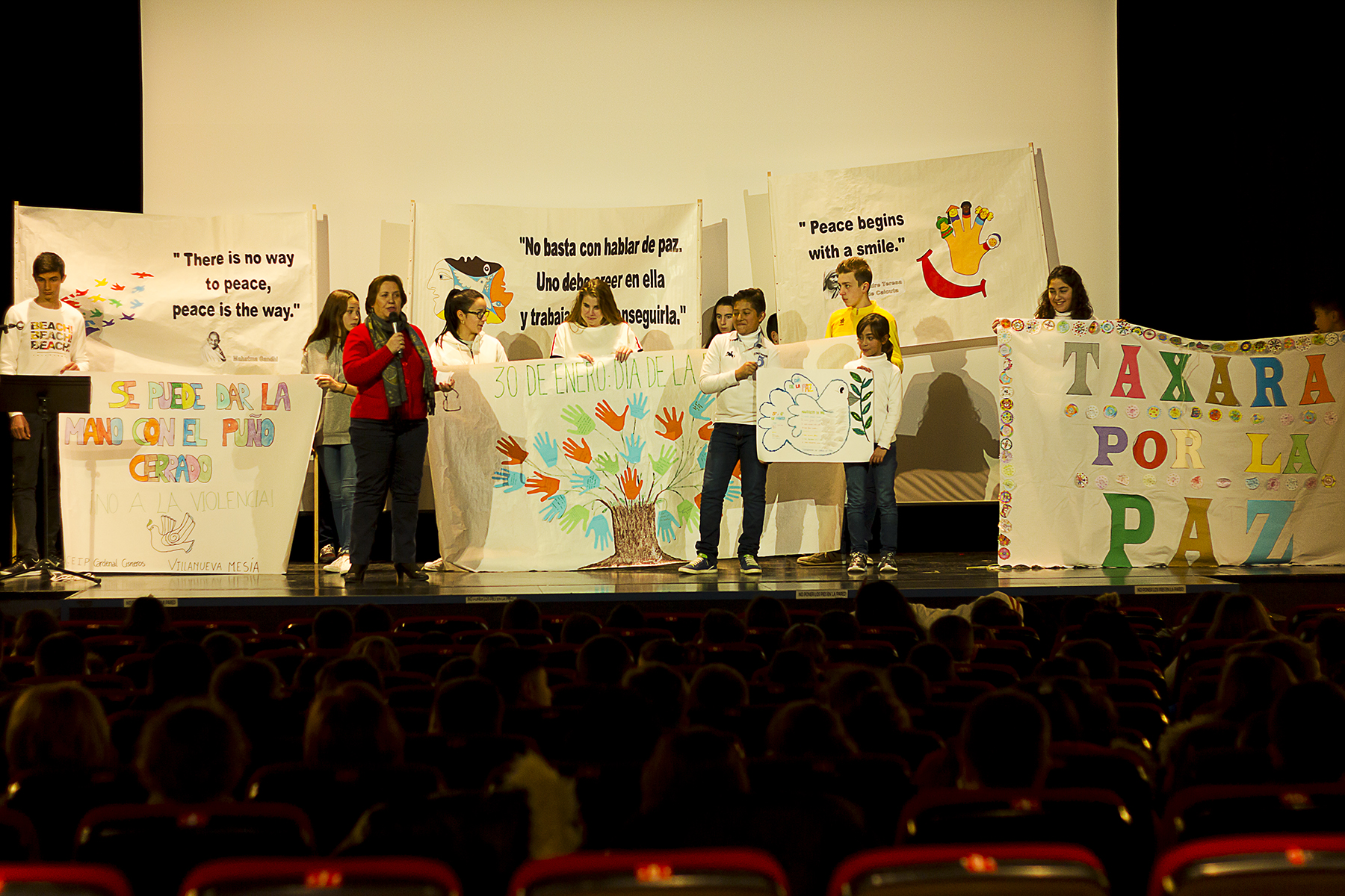 Los escolares  de Huétor Tájar y Villanueva celebran el Día de la Paz