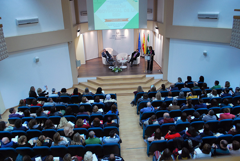 La consejera  de Educación, Adelaida de la Calle, subraya la importancia de las bibliotecas escolares como recursos de apoyo para el aprendizaje