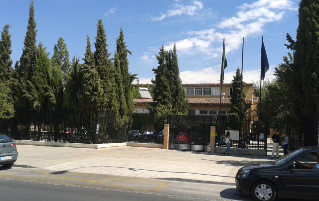 El colegio Sierra Nevada de la capital inaugura una exposición sobre la Granada Monumental con motivo del Día de Andalucía