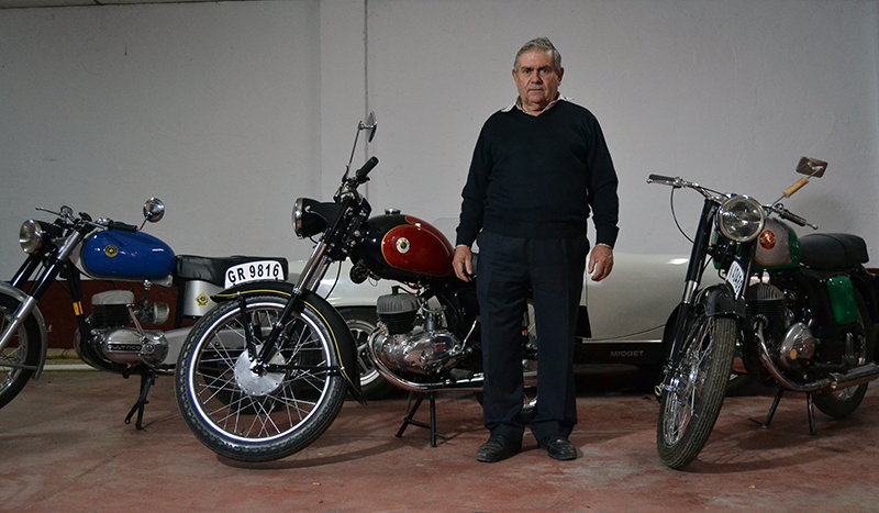 Vehículos singulares, 98: Luis Romero Palma y su colección de motos en Zafarraya