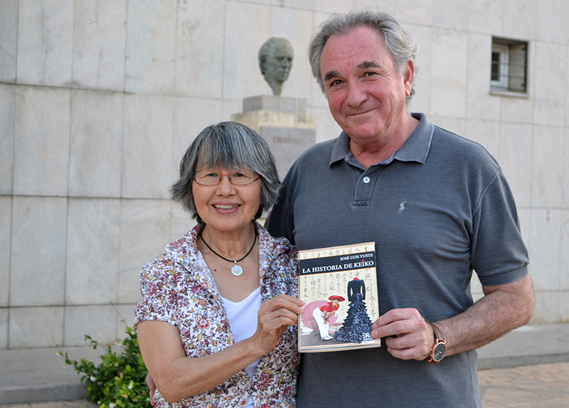 El libro ‘La historia de Keiko’, escrito por José Luis Yuste, se presenta en Churriana donde reside la protagonista desde hace tres lustros