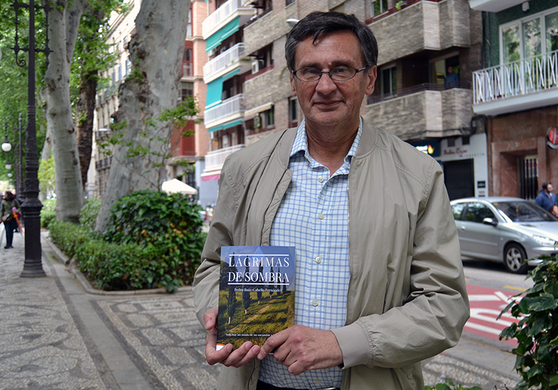 Pedro Ruiz-Cabello:  « ‘Lágrimas de sombra’ es una novela que escribí con la rabia de un perdedor»