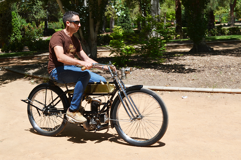 Vehículos singulares, 110:  Javier Escudero y su ciclomotor FN-280 cc de 1910