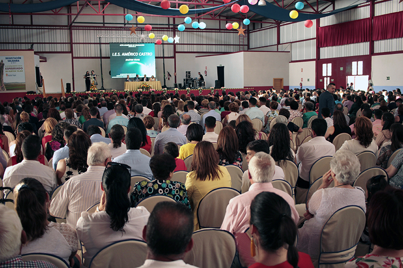 El pabellón de Huétor Tájar acoge la graduación de 120 alumnos del IES ‘Américo Castro’