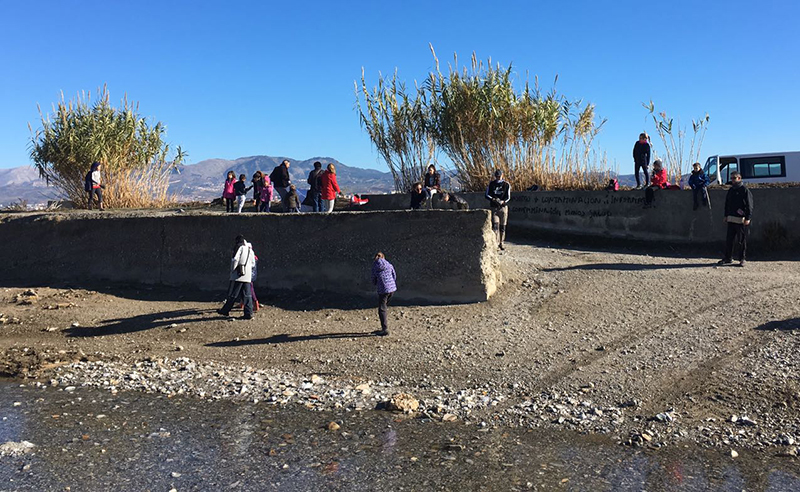 Alumnado del CEIP Nuestra Señora de los Remedios de Ambroz colabora en la limpieza de la ribera de los ríos Genil y Dílar