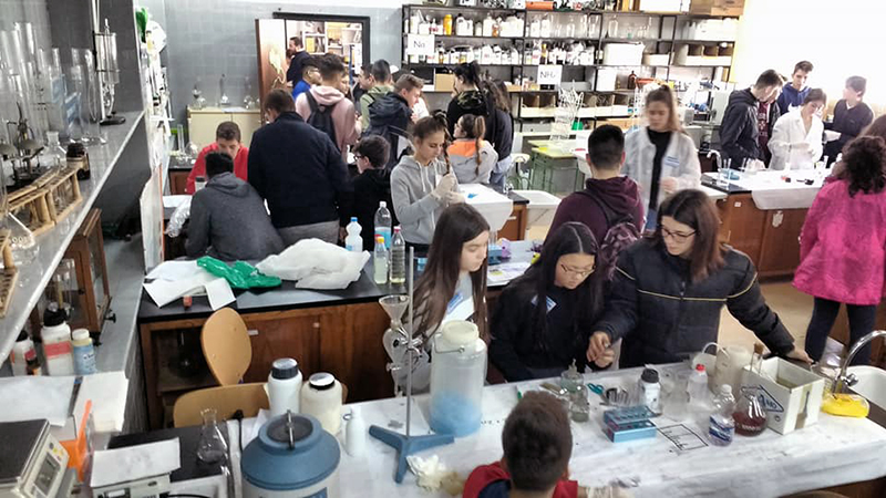 La IV Semana de la Ciencia del IES Nuestra Señora de la Cabeza, de Andújar,  ha estado centrada en la alimentación saludable