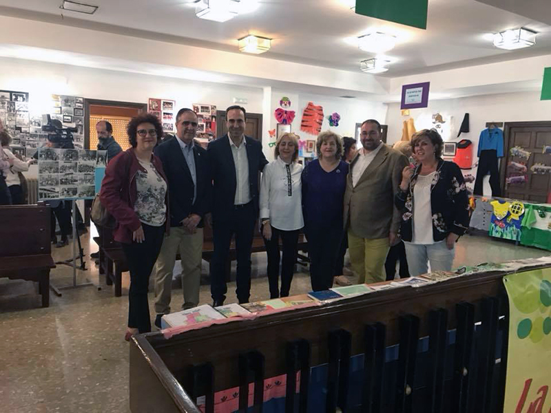 Una exposición recoge los recuerdos del colegio ‘Caminillo’ de Loja con motivo de su 50º aniversario