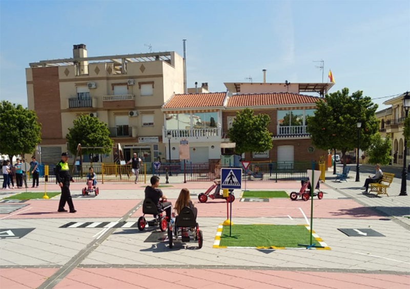 Más de 2.000 escolares gabirros participan  en una campaña de educación vial