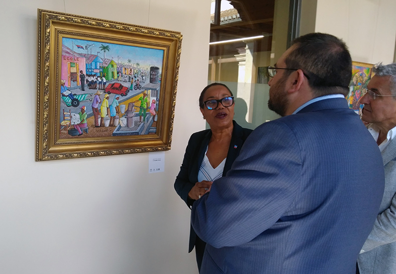 La Delegación de Educación acoge una muestra de pintura haitiana