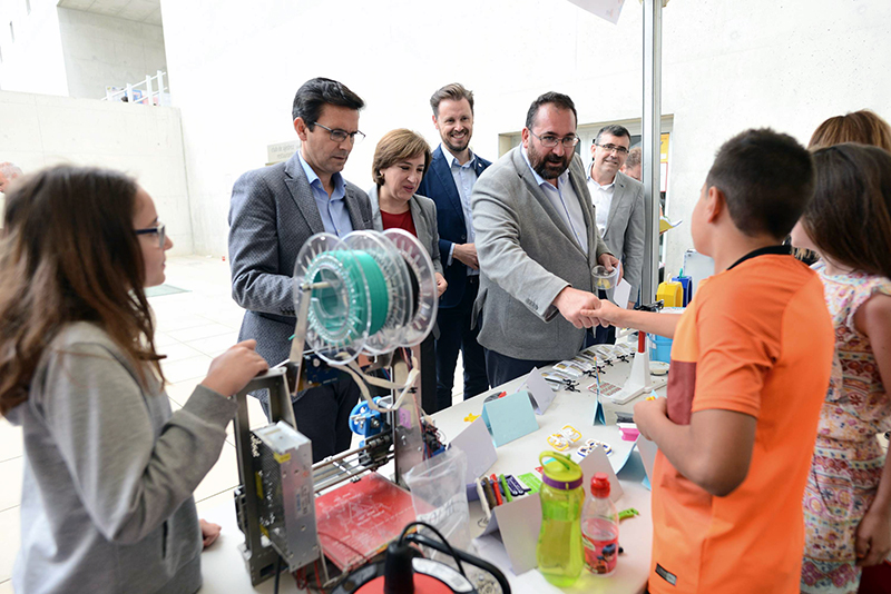 La VI Feria del Emprendimiento reúne a casi 800 estudiantes de Granada que exponen sus proyectos empresariales