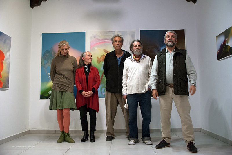 Los ‘Pequeños Mundos’ de Bárbara Pflanz llenan de color las paredes de la Galería Arrrabal