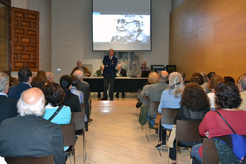 Julio Alfredo Egea recibe en Granada un cálido homenaje de la Academia de Buenas Letras