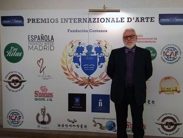 El pintor-ceramista Valdif premiado por la Fundación Costanza