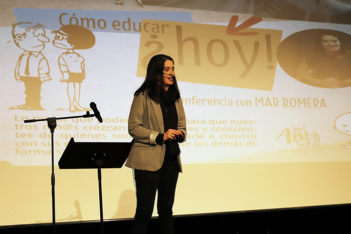 Mar Romera habla sobre inteligencia emocional con padres, profesores y estudiantes  de Huétor Tájar