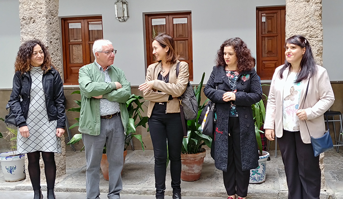 La exposición de pintura, ‘Huellas de la Institución Libre de Enseñanza en Granada’, se muestra en la Corrala de Santiago