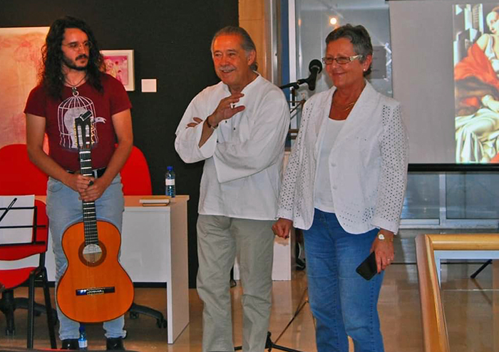 Poesía, música y arte protagonizan la clausura de la exposición colectiva ‘Infiniment Femme’ en La Zubia