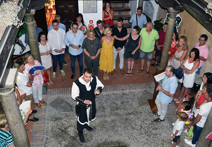 El Torreón de Las Gabias acoge una exposición múltiple de pintura, escultura, bonsáis, fotos antiguas y trajes de las reinas de las fiestas